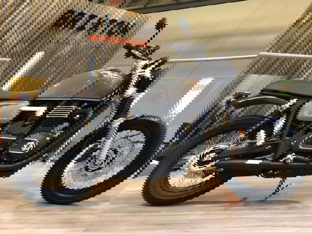 Brixton 1200 Triumph Rival 02